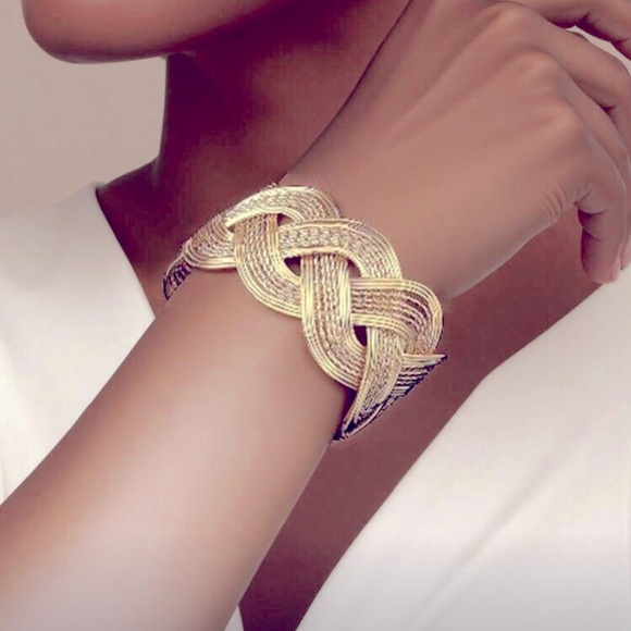 Jewelry - Gold Braided Bracelet